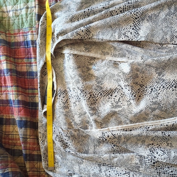 Jacket soft material snake skin inspired - Picture 8 of 8